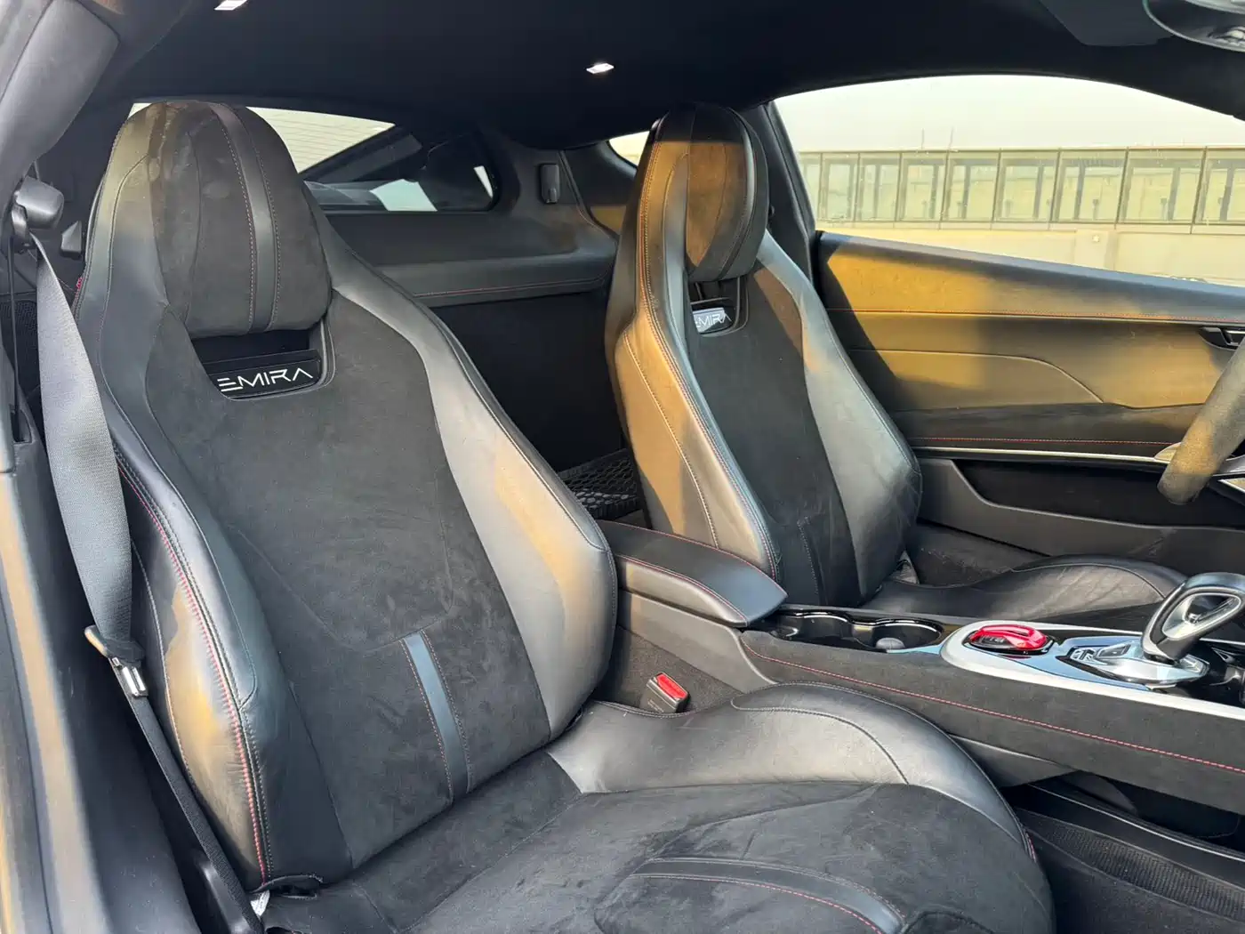 Lotus Cars EMIRA 2021 2.0T DCT First Edition фото 8