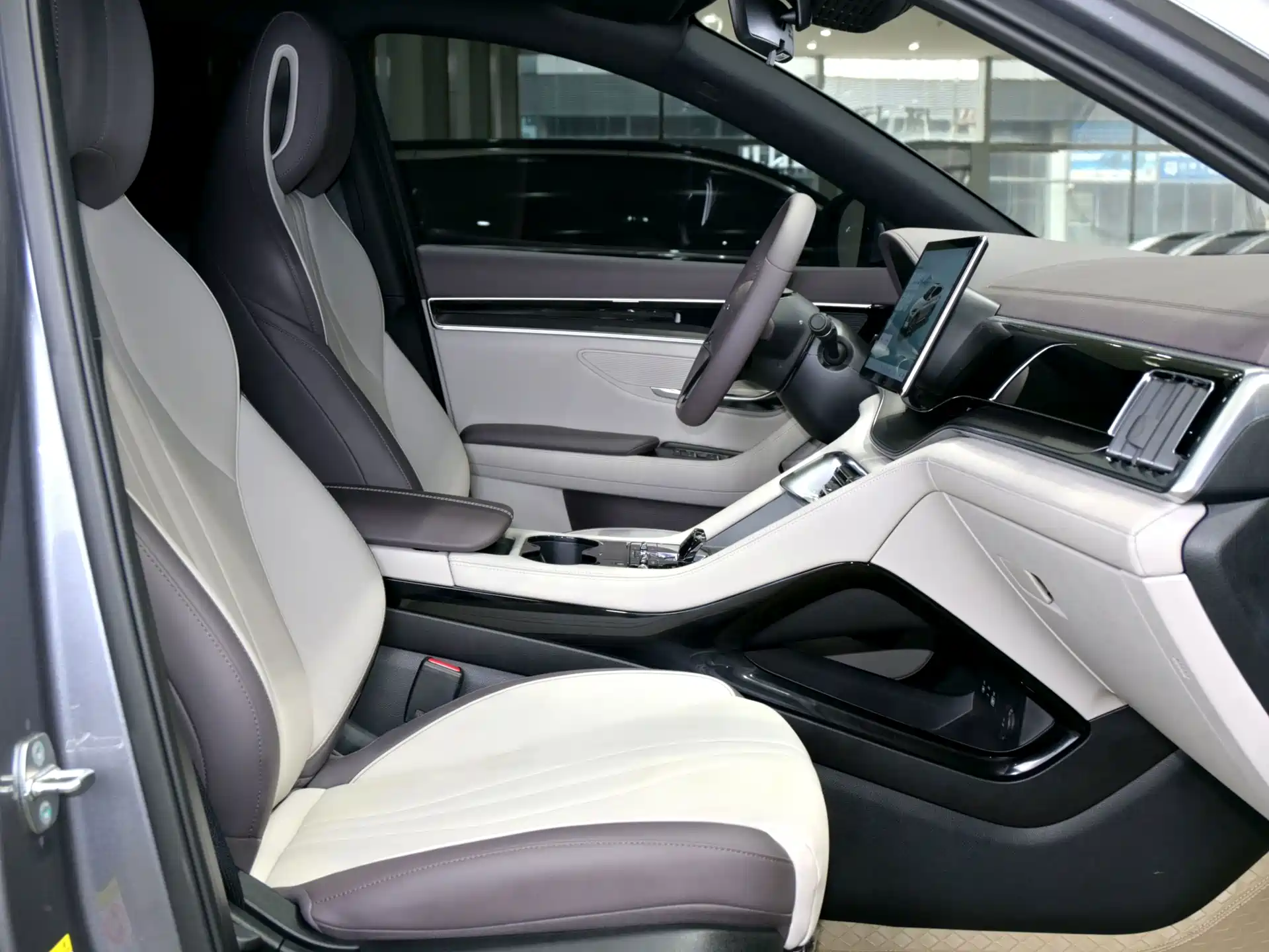 Photo 12 - BYD Song PLUS PHEV