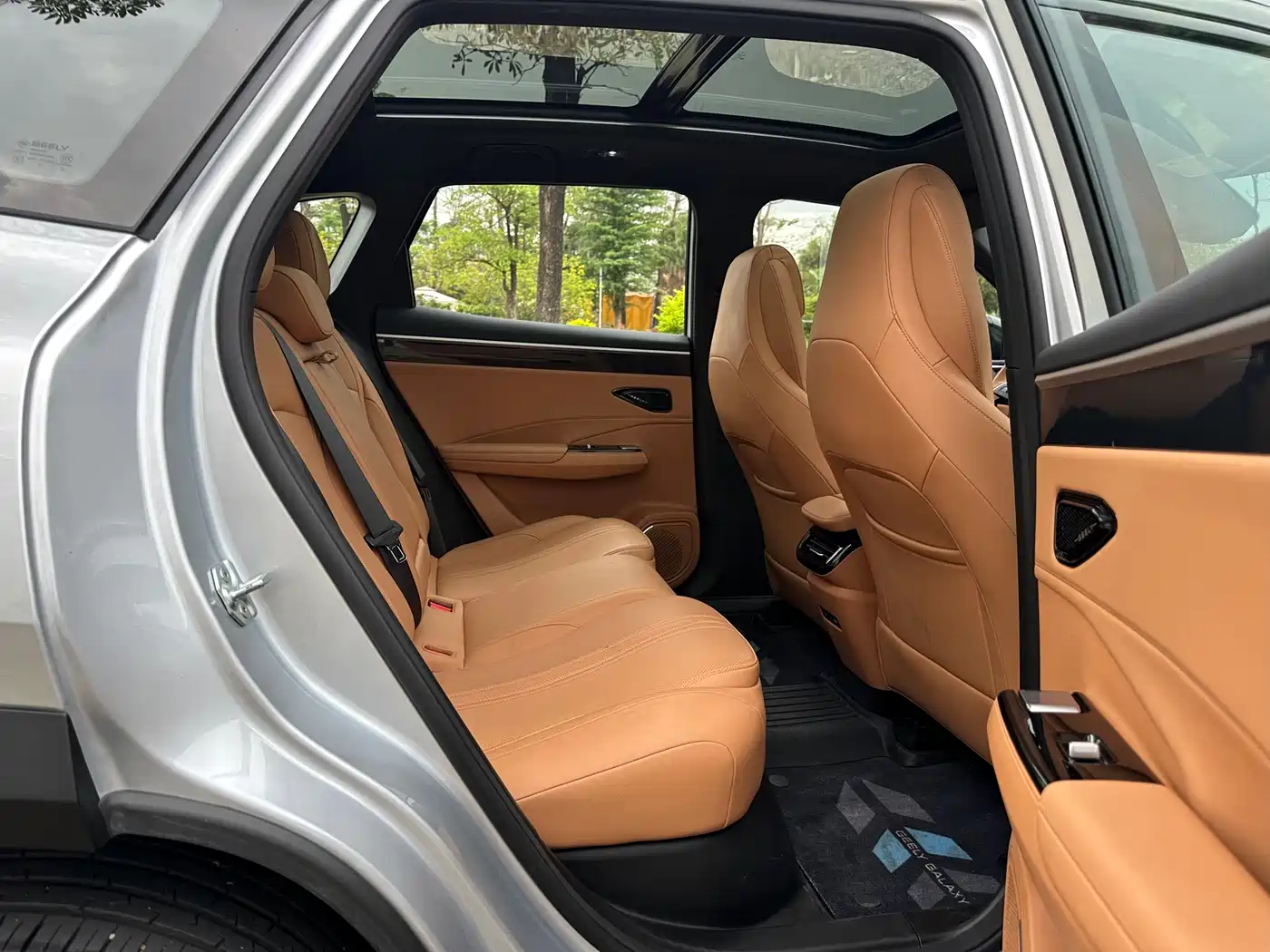 Geely Galaxy Galaxy L7 2025 EM-i 115km Explorer+ Edition фото 30