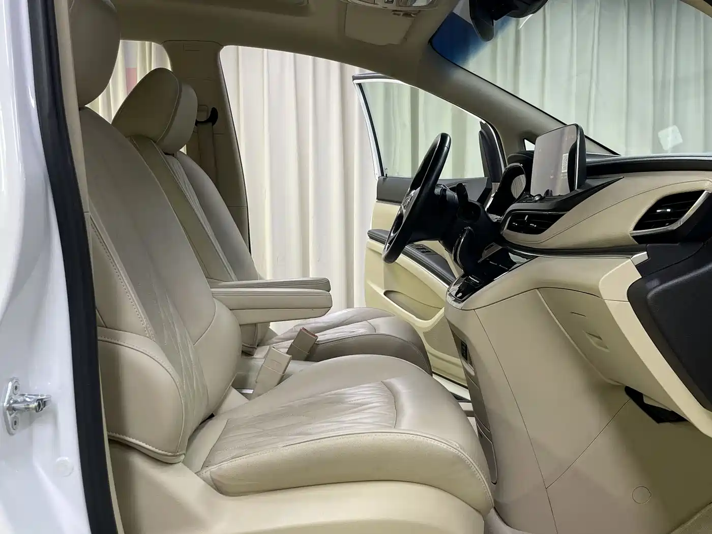 Buick GL8 2023 Land Business Class 652T Luxury фото 9