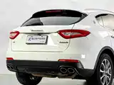 Photo 7 - Maserati Levante