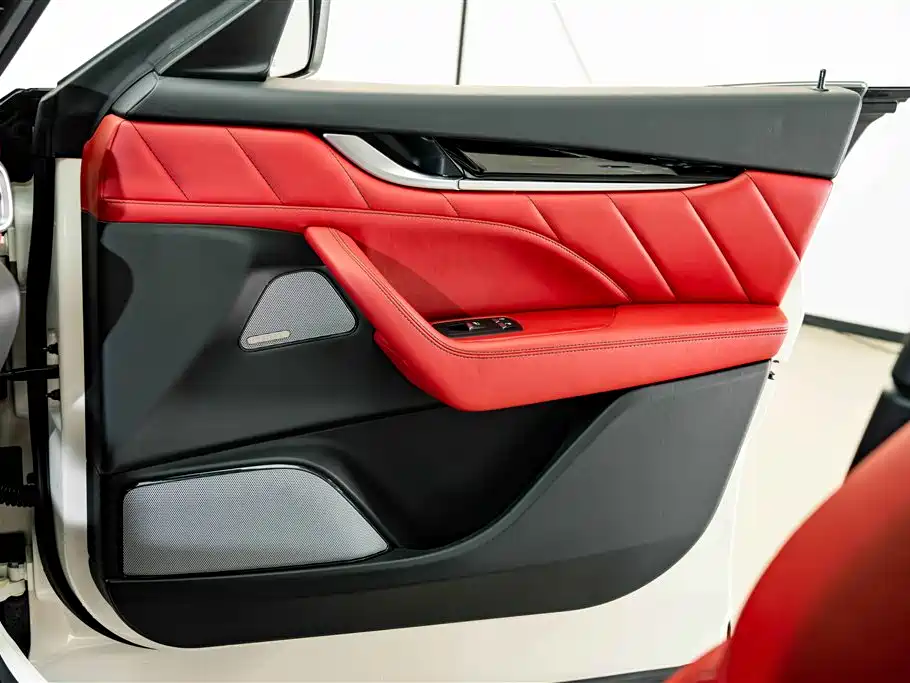 Photo 15 - Maserati Levante
