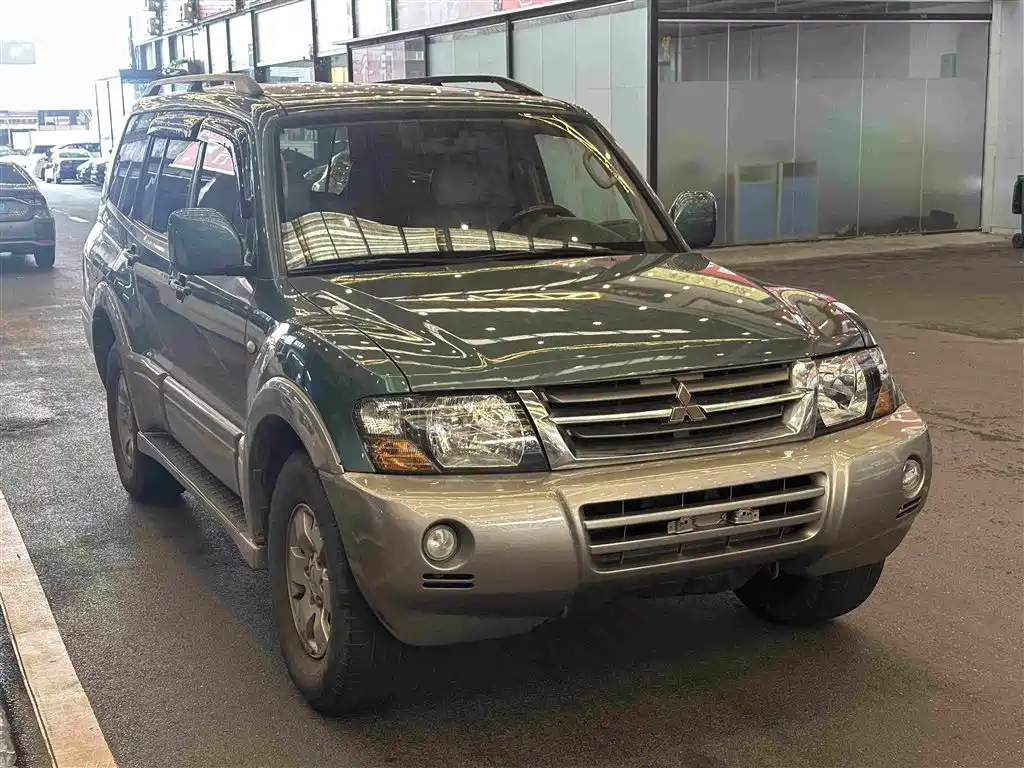 Mitsubishi Pajero 2010 2011 Mitsubishi Pajero V73 3.0L AT GLX