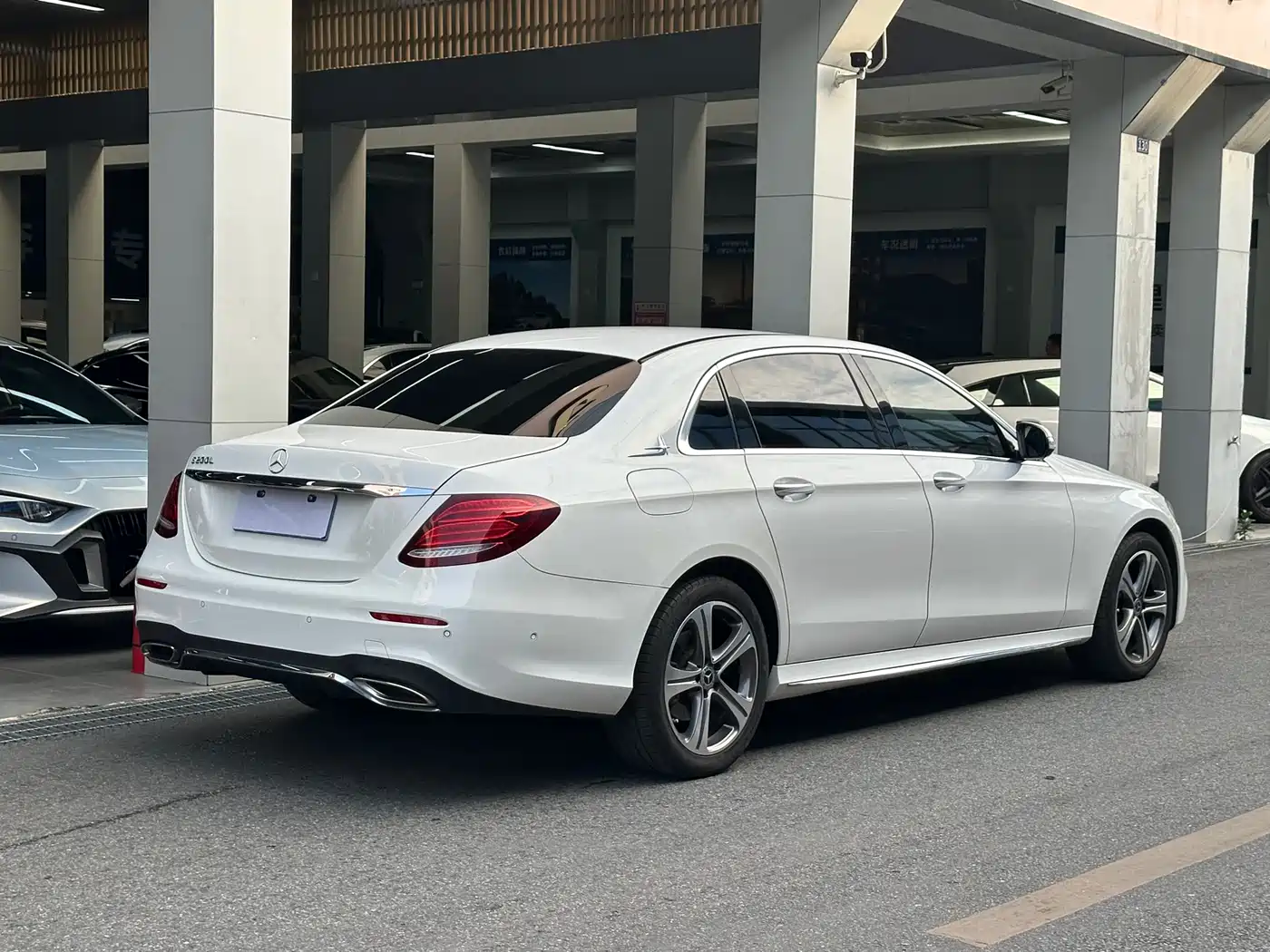 Mercedes-Benz E-Class 2016 E 200 L Sport Type фото 26