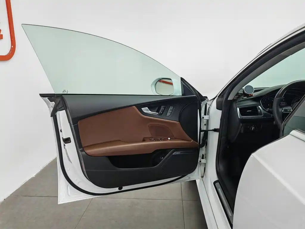 Фото 8 - Audi A7