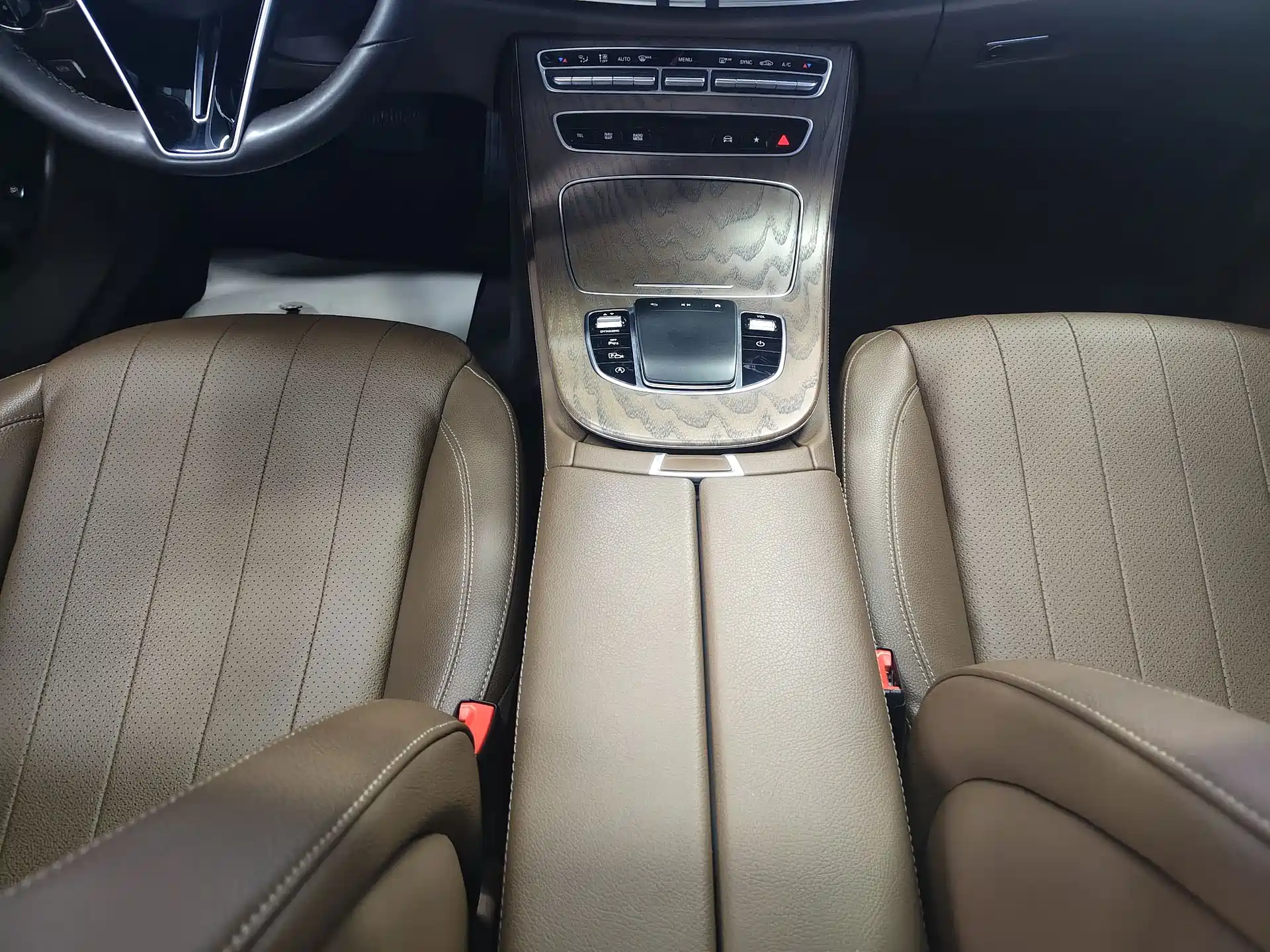 Фото 7 - Mercedes-Benz E-Class