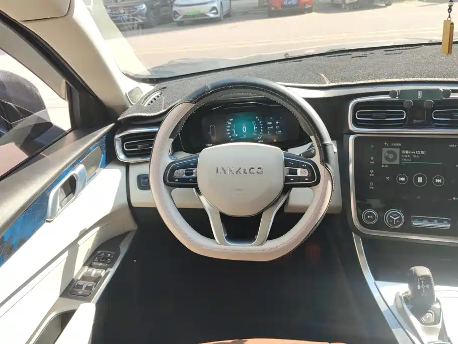 Lynk & Co 01 2018 2017 2.0T 2WD Pro Shine Edition