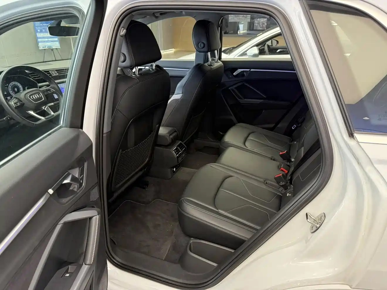 Audi Q3 2024 40 TFSI Fashion Sport фото 14