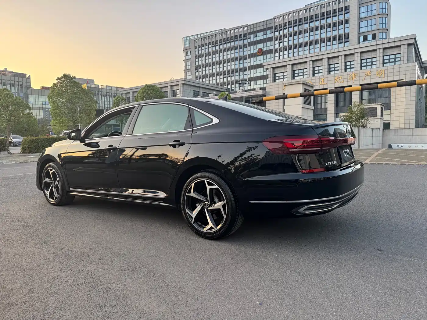 Volkswagen Passat 2024 330TSI Starlight Elite Edition фото 8