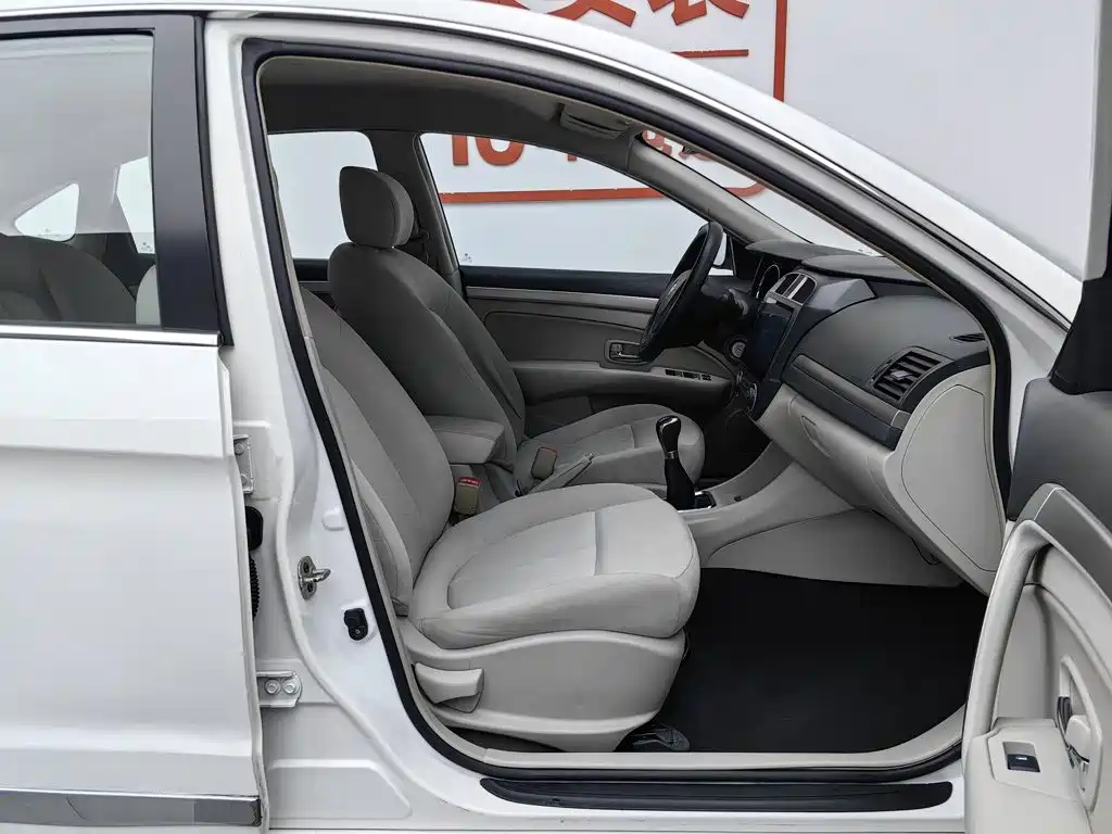 Dongfeng Aeolus Dongfeng Fengshen A60 2016 2016 Model 1.5L Manual Luxury