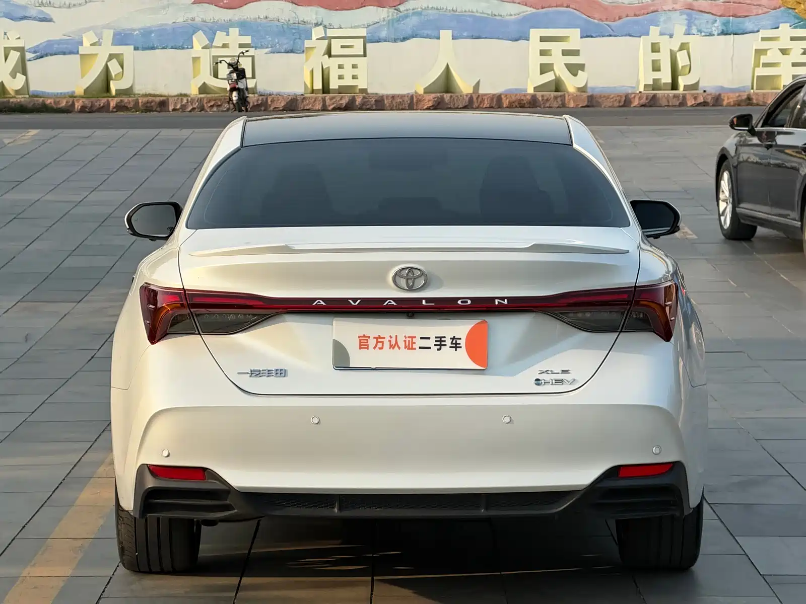 Photo 4 - Toyota Avalon