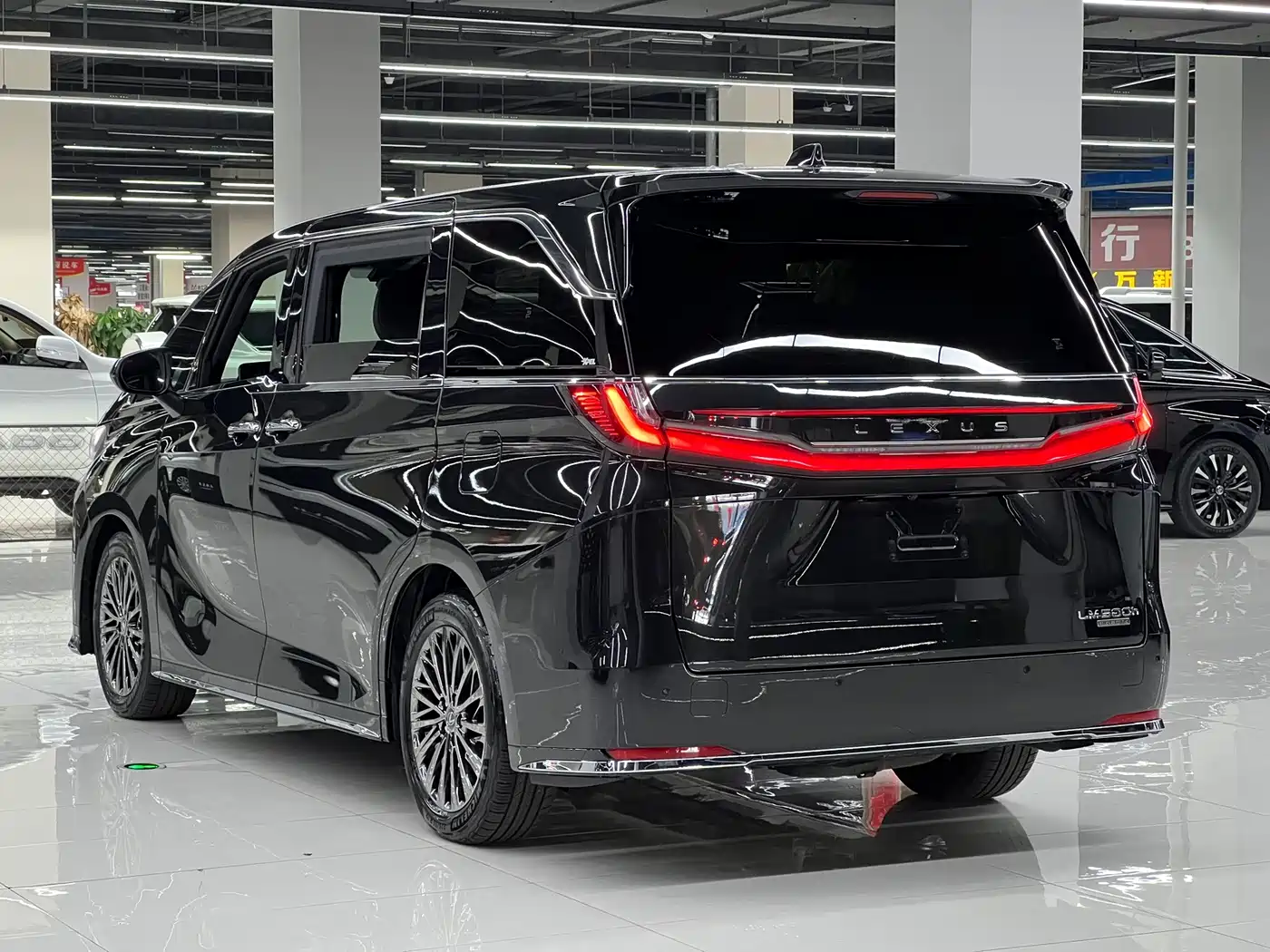 Lexus LM 2024 2023 500h 6-Seater Prestige Edition