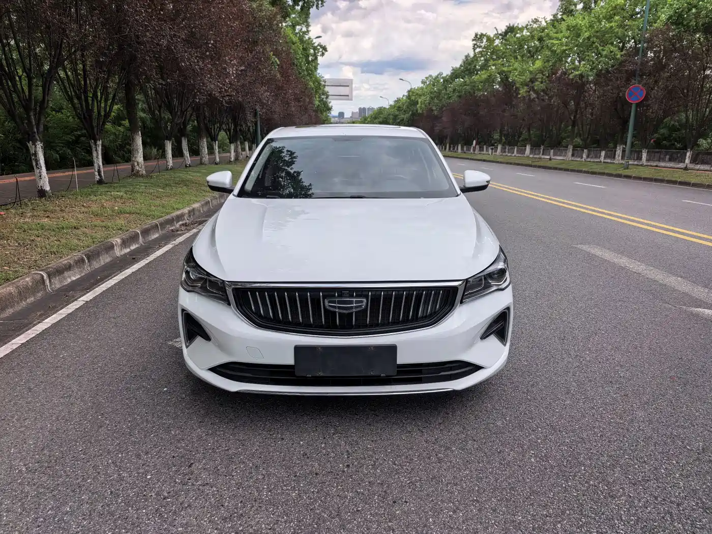 Фото 2 - Geely Emgrand