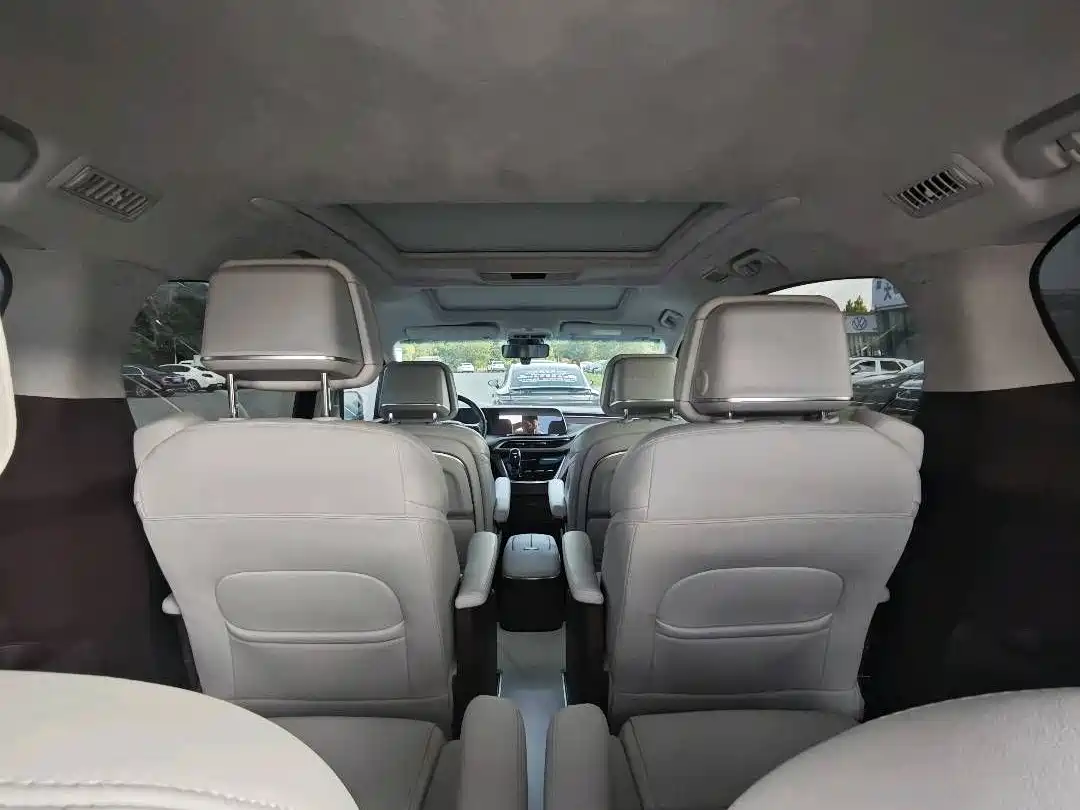 Фото 26 - Buick GL8