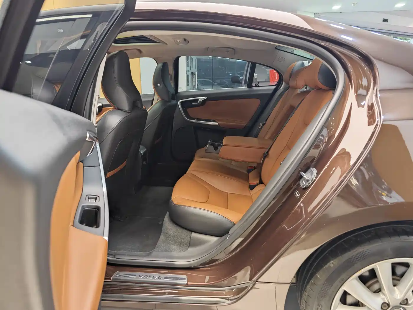 Фото 21 - Volvo S60