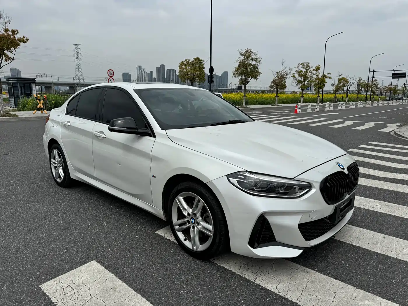 BMW 1 SERIES