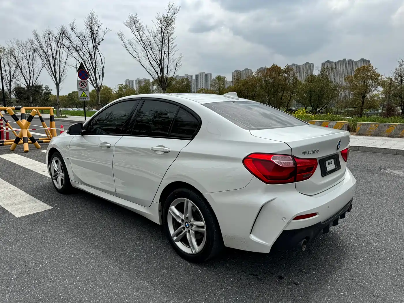 BMW 1 SERIES