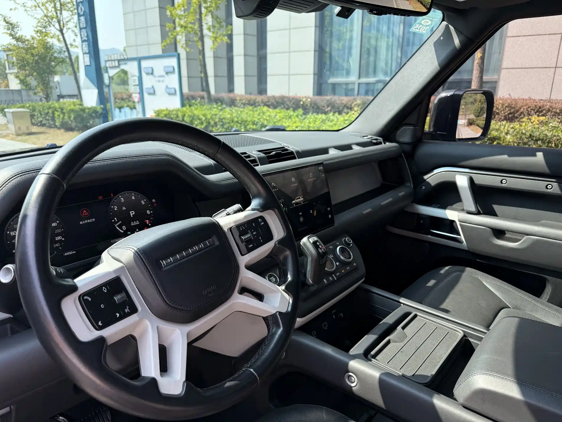 Photo 11 - Land Rover Defender