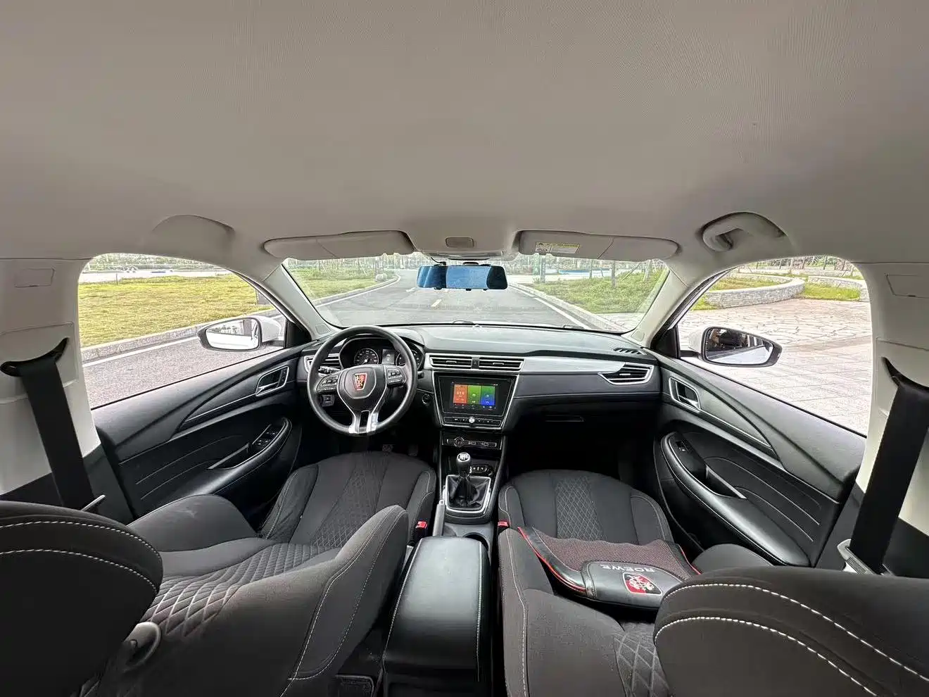Фото 23 - Roewe i5
