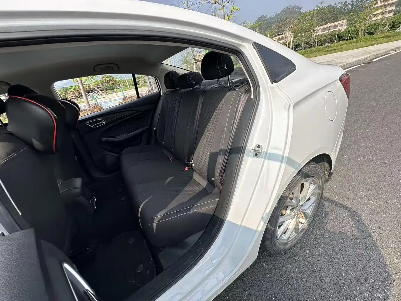 Фото 4 - Roewe i5