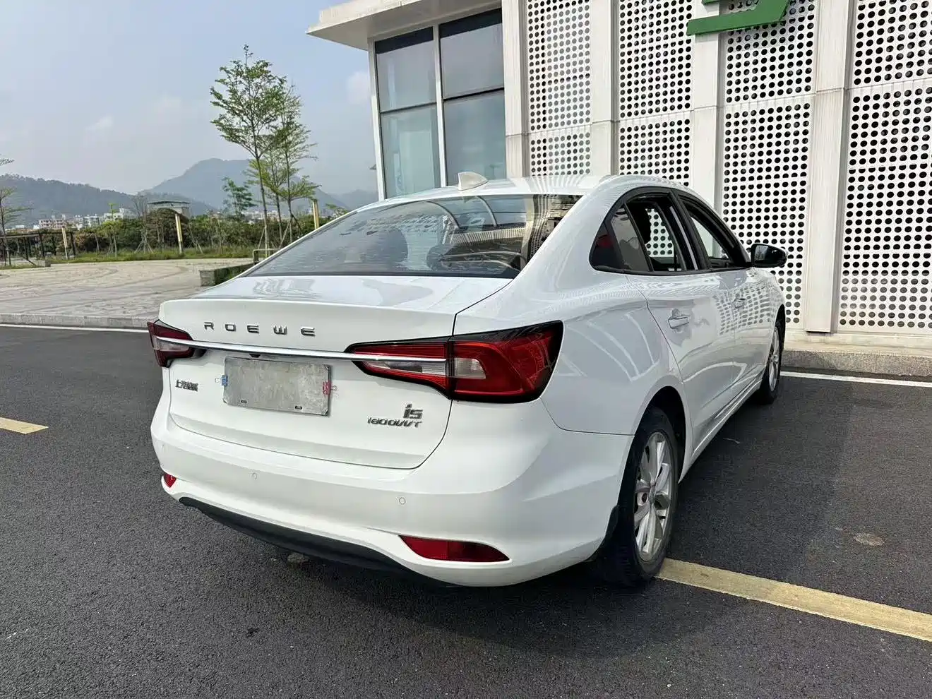 Фото 26 - Roewe i5