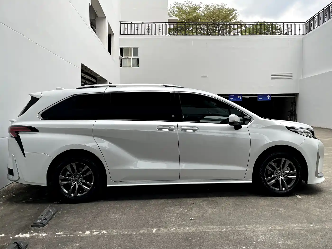 Toyota Sienna 2026 Model 2.5L Hybrid 2WD Comfort Edition фото 35