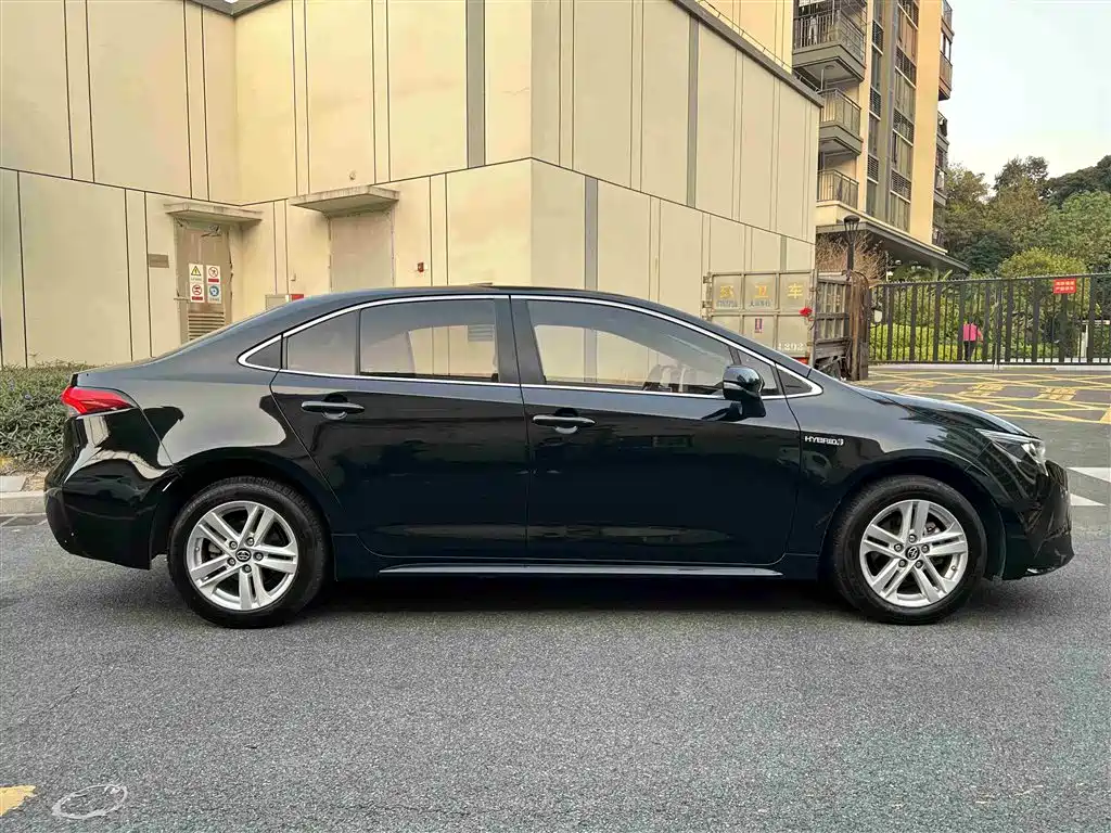 Toyota Levin 2021 Dual Engine 1.8H E-CVT Luxury Edition фото 7