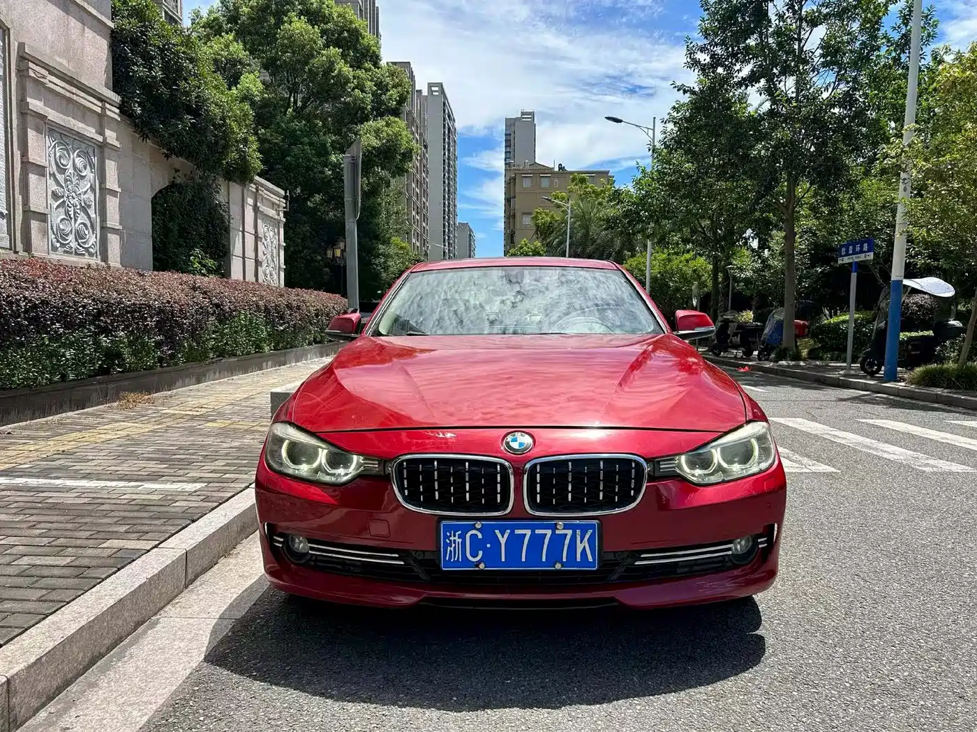 Photo 2 - BMW 3 Series