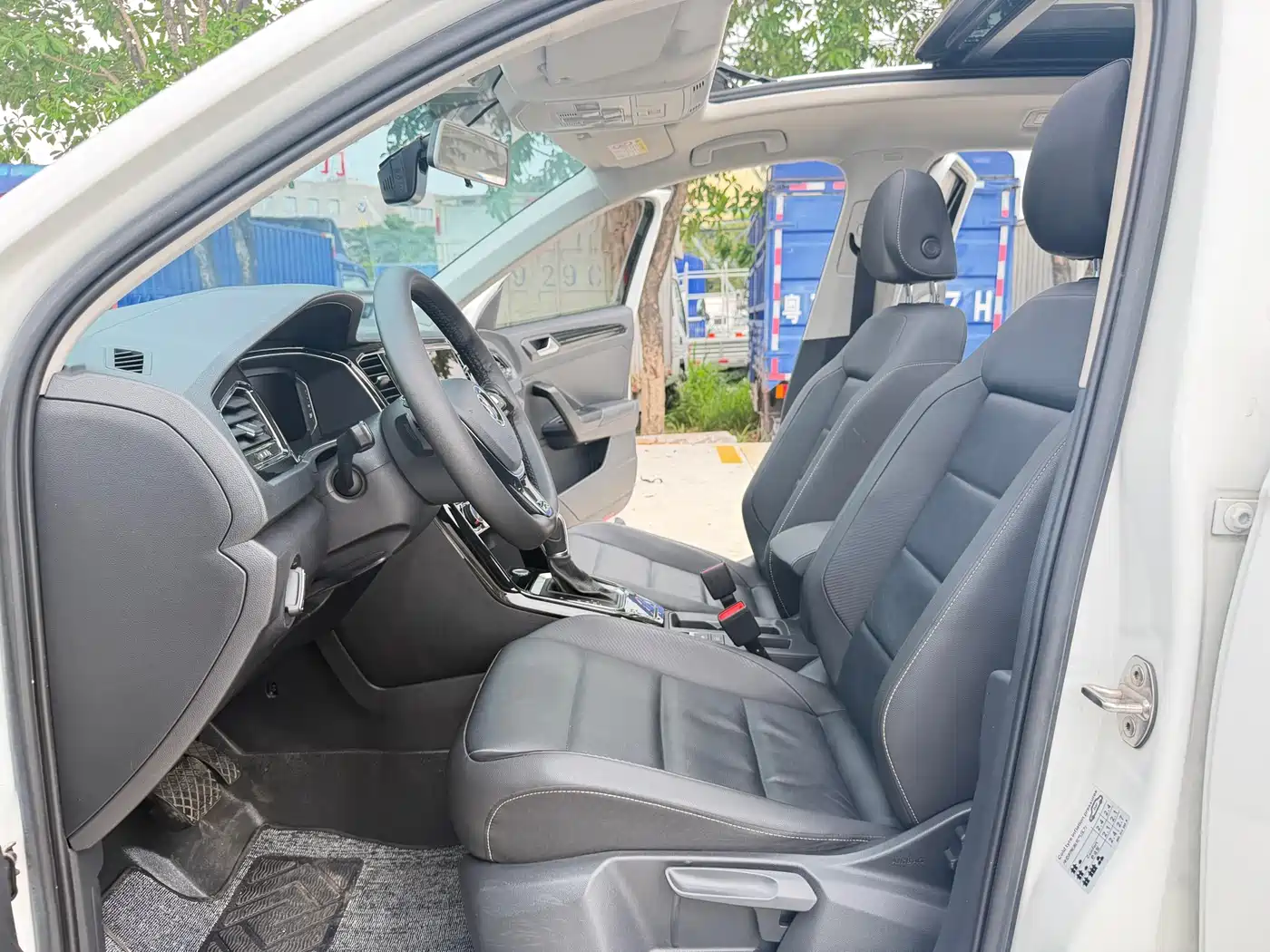 VOLKSWAGEN T ROC EXPLORING SONGS