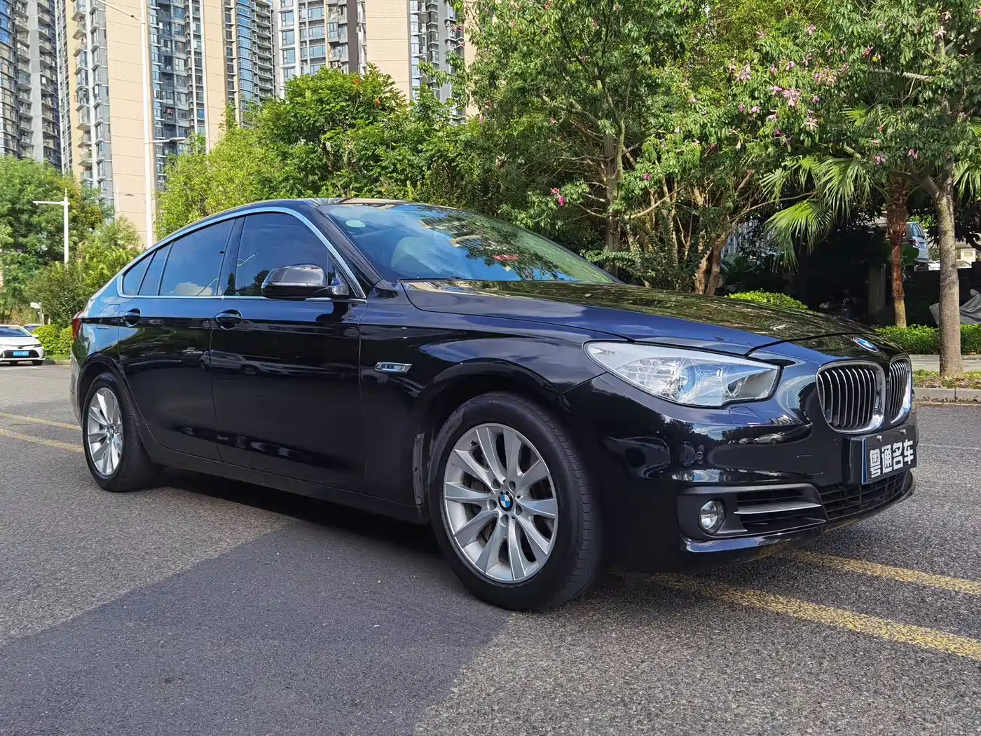 BMW 5 Series GT 2014 528i Leading фото 3