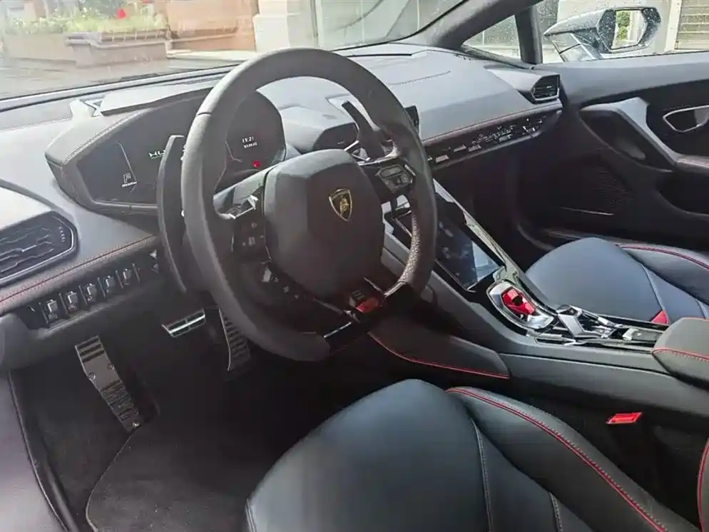 LAMBORGHINI HURACÁN