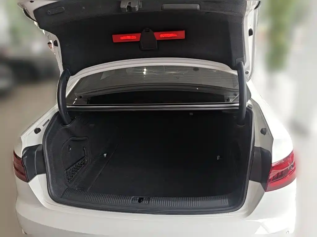 Фото 24 - Audi A4L