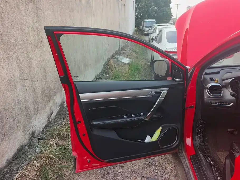 Фото 7 - Geely Coolray