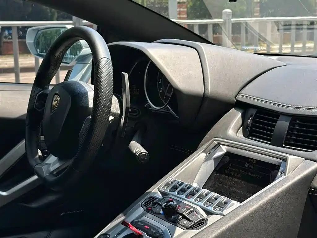 Lamborghini Aventador 2011 LP 700-4 фото 6