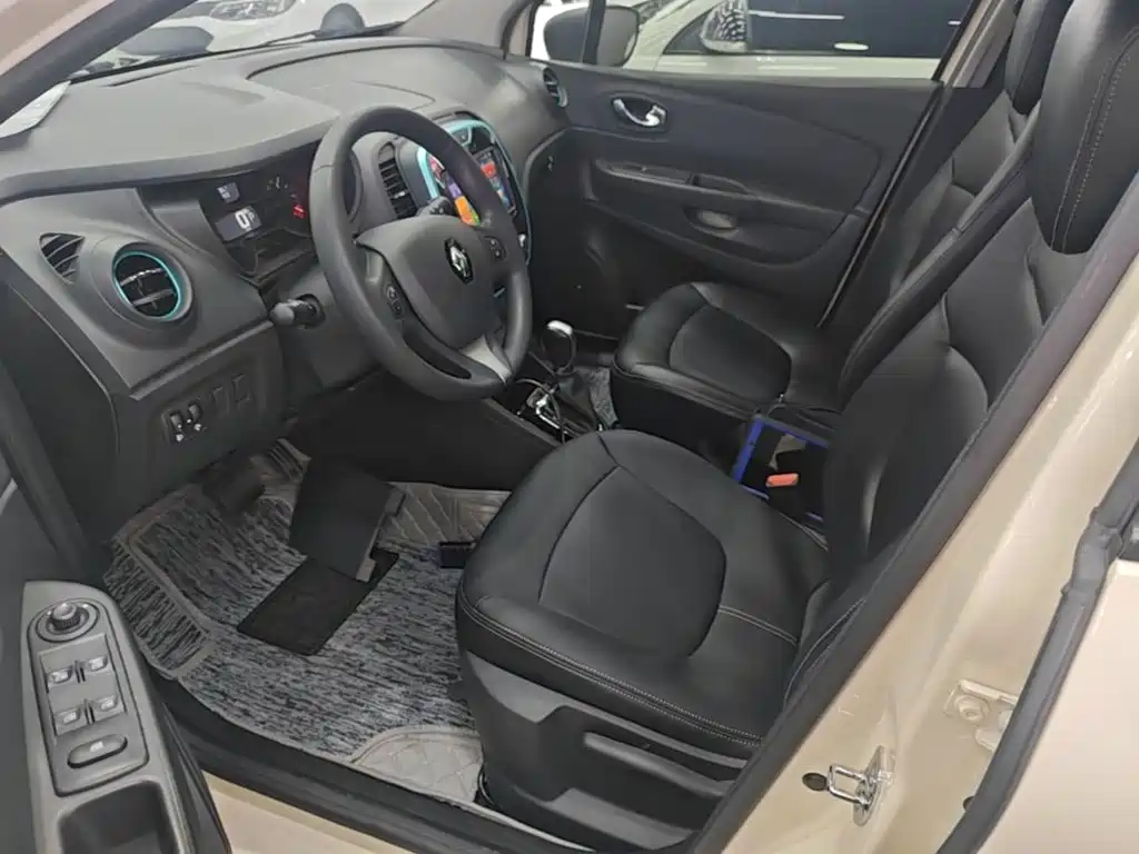 Renault Captur 2018 2015 Model 1.2T Automatic Standard Edition