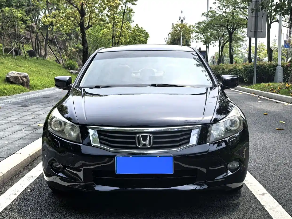Фото 2 - Honda Accord