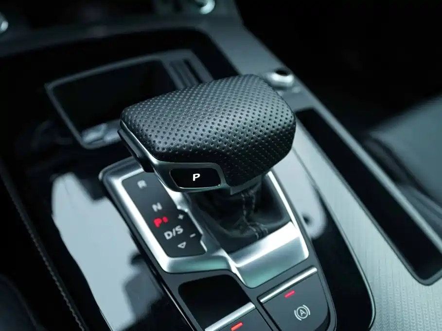 Audi Q5L 2024 Model 40 TFSI Luxury Dynamic фото 9