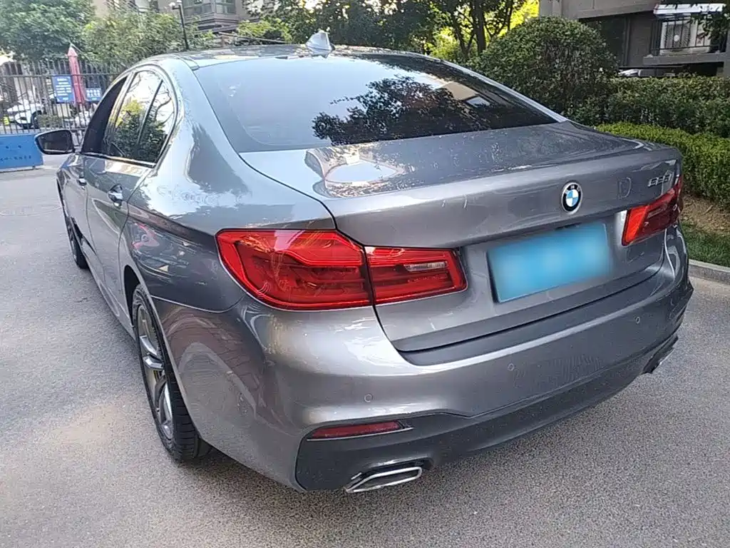 Photo 5 - BMW 5 Series (Import)