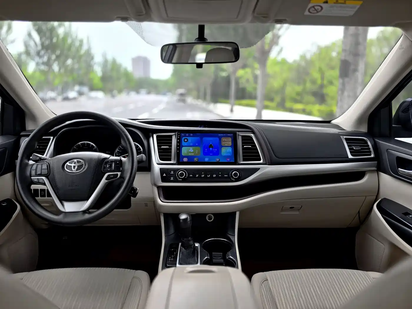 Photo 9 - Toyota Highlander