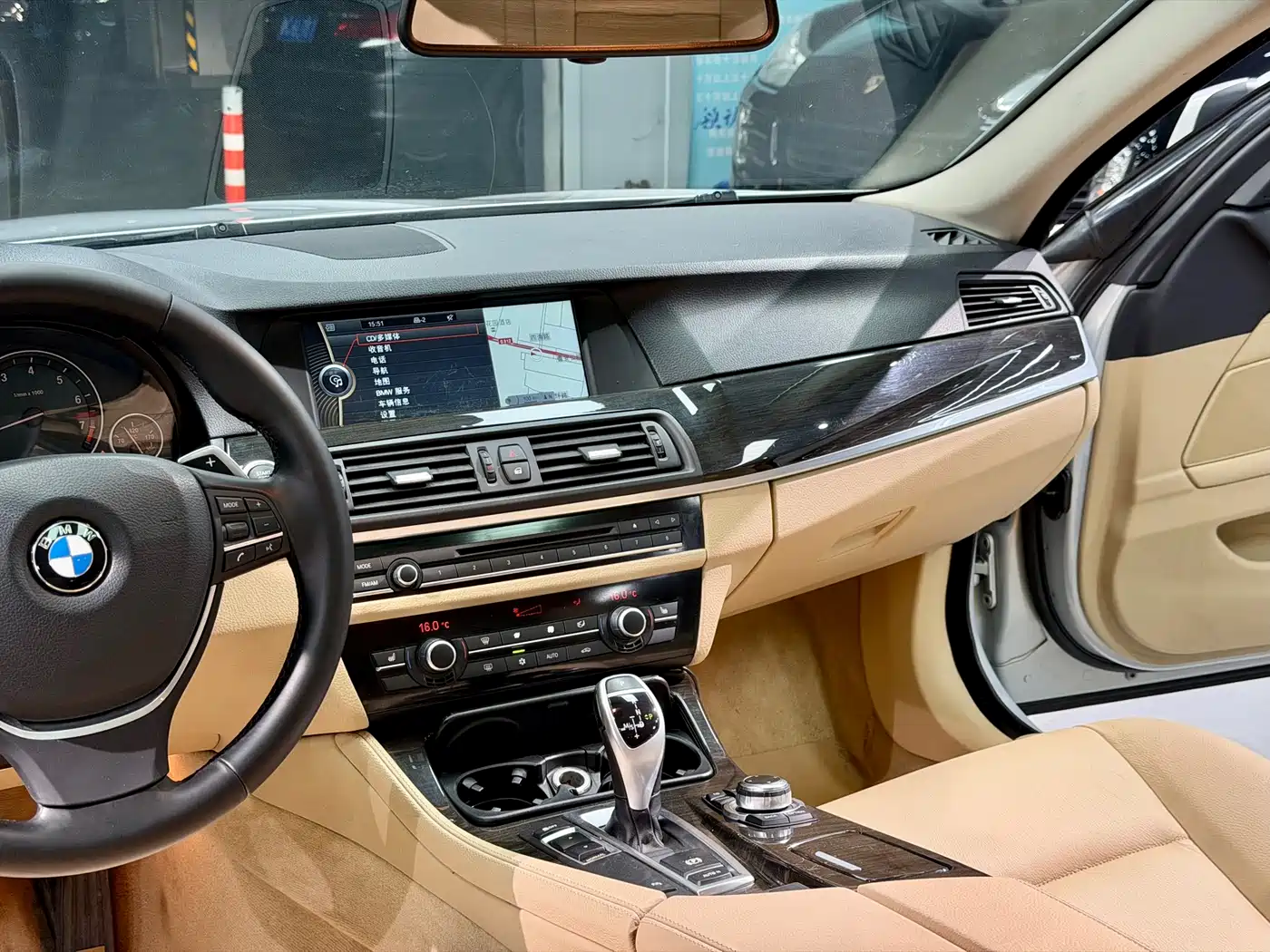 BMW 5 Series 2011 535Li Leading фото 14
