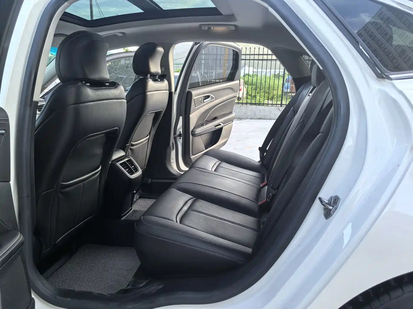 Фото 9 - Ford Taurus