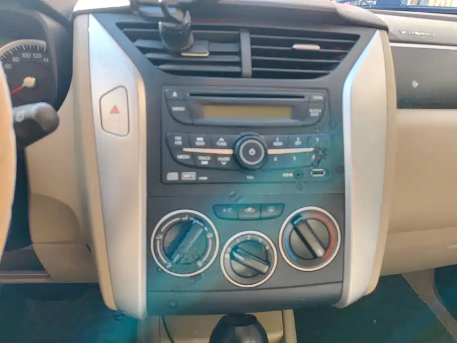 Venucia R50 2013 2013 1.6L Automatic Luxury Edition