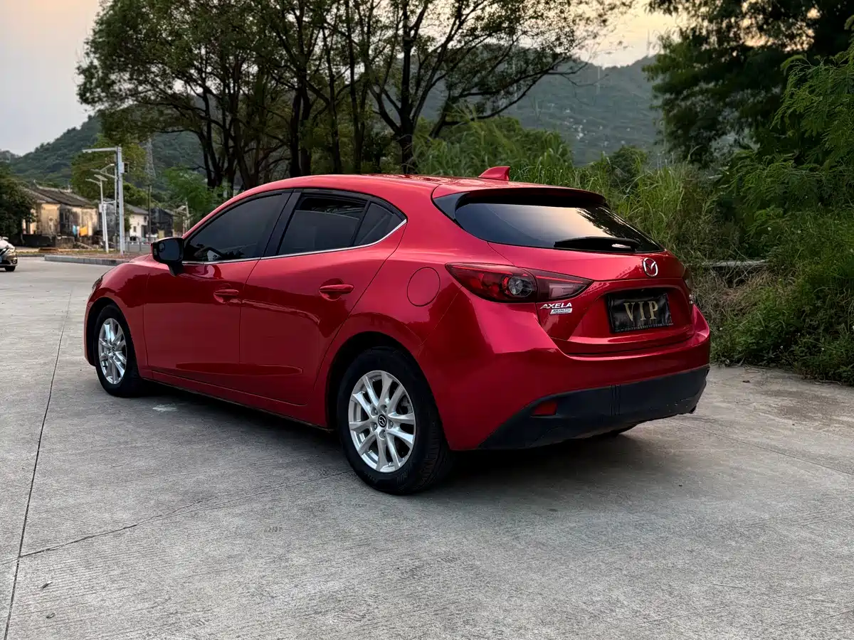 Фото 4 - Mazda Mazda 3
