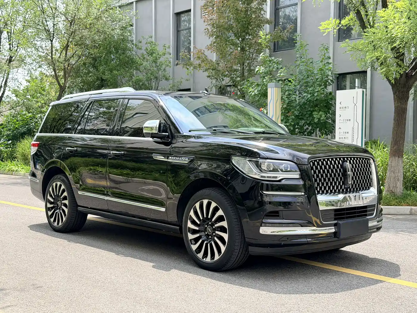 Lincoln Navigator 2023 2022 3.5T Presidential Edition