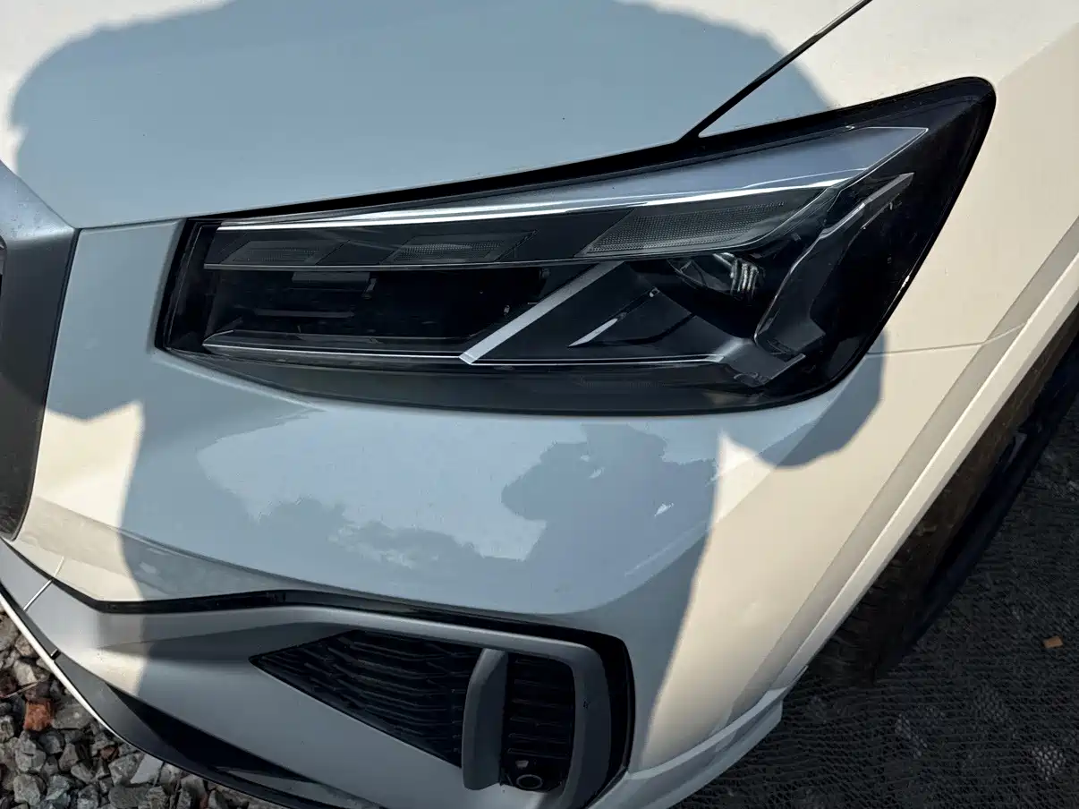 Photo 6 - Audi Q2L