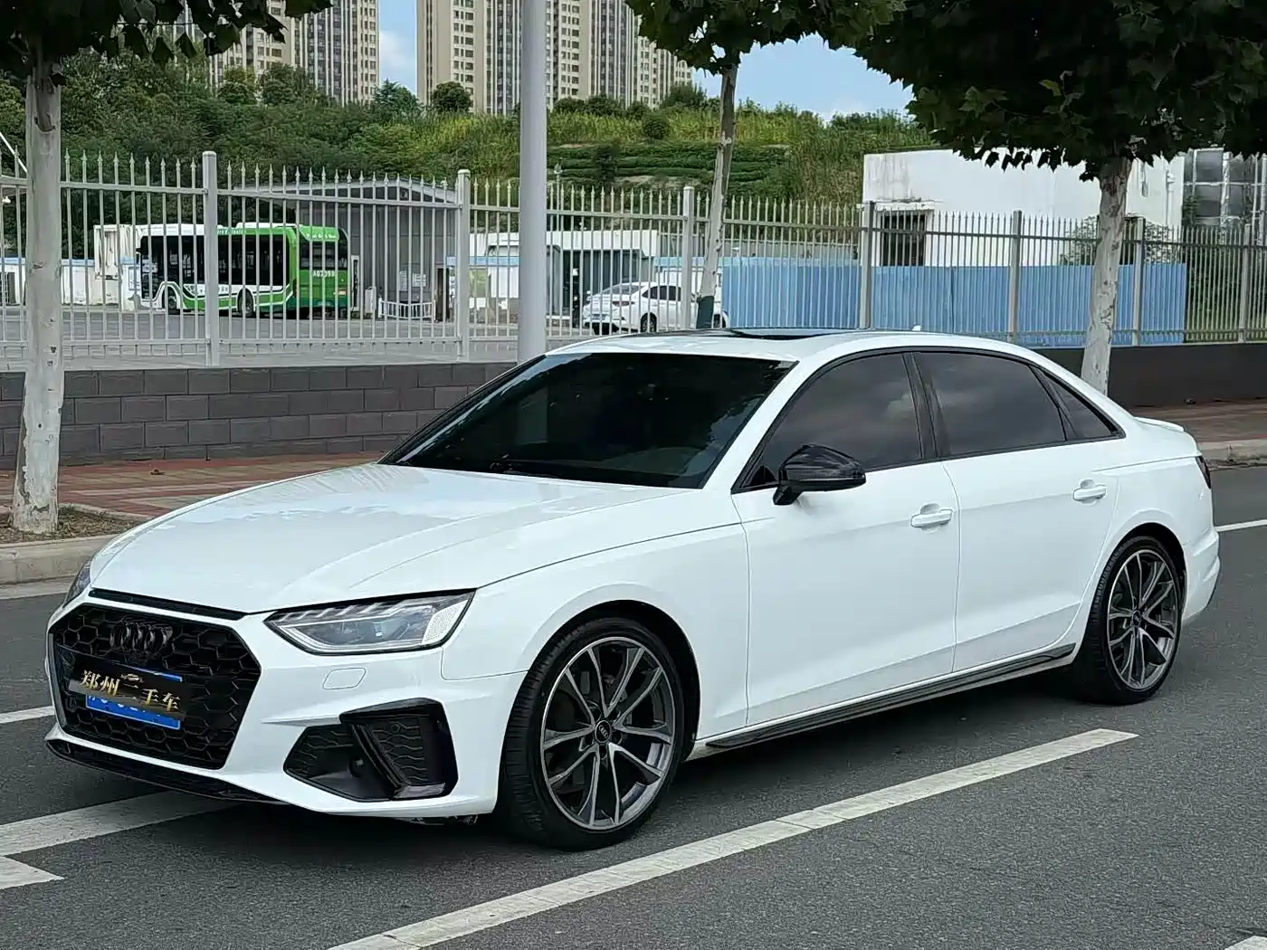 Фото 1 - Audi A4L