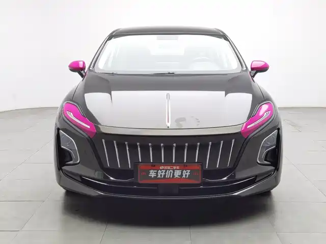 Hongqi E-QM5 2023 Facelift Basic Travel Edition — фото 3