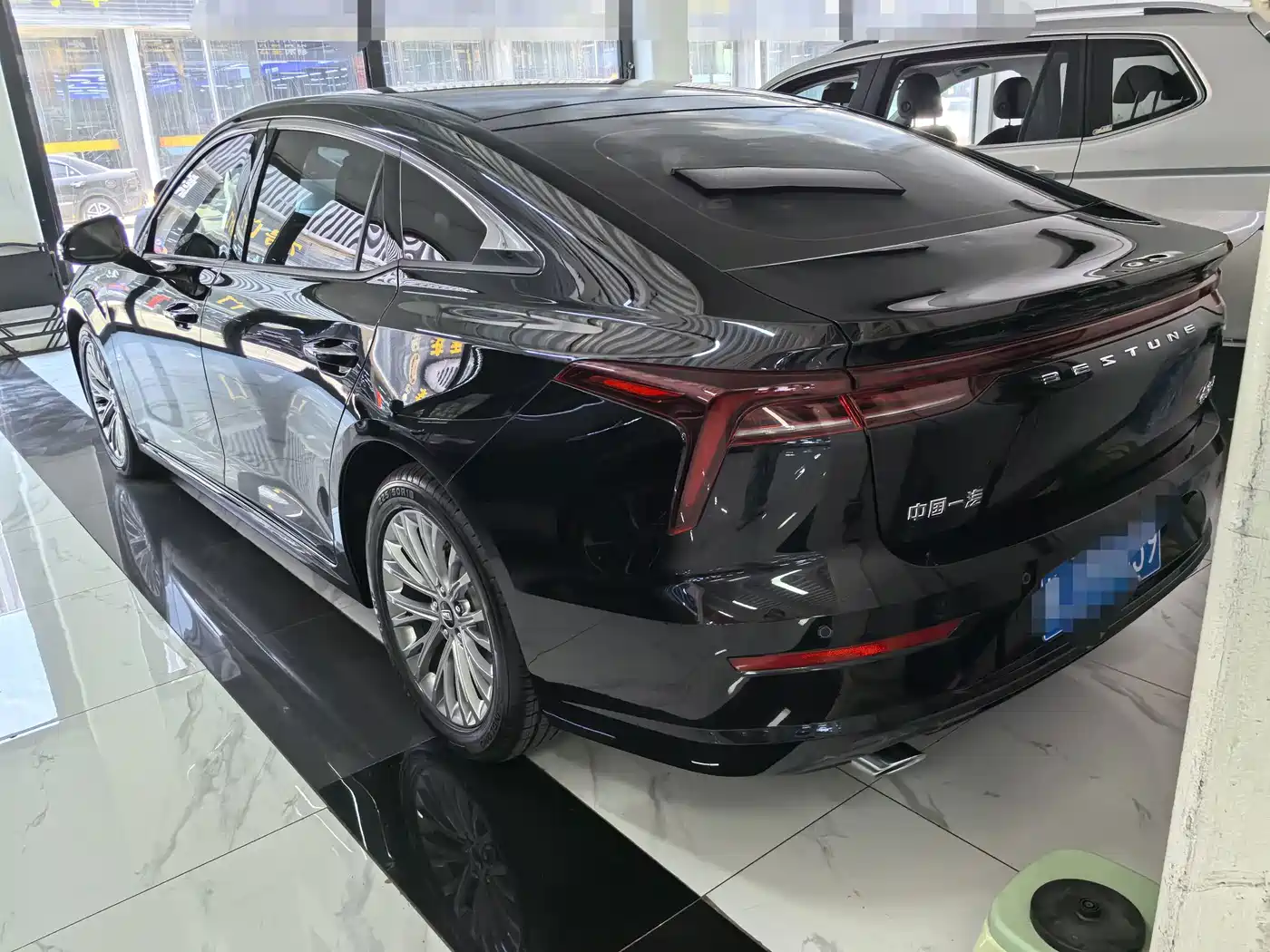 2025 Besturn B70