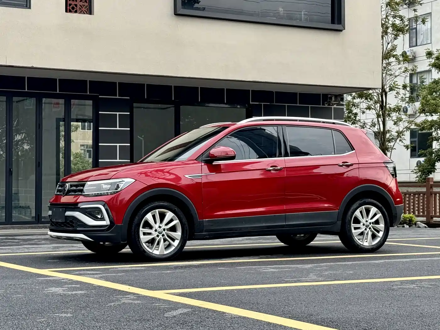 Photo 2 - Volkswagen T-Cross