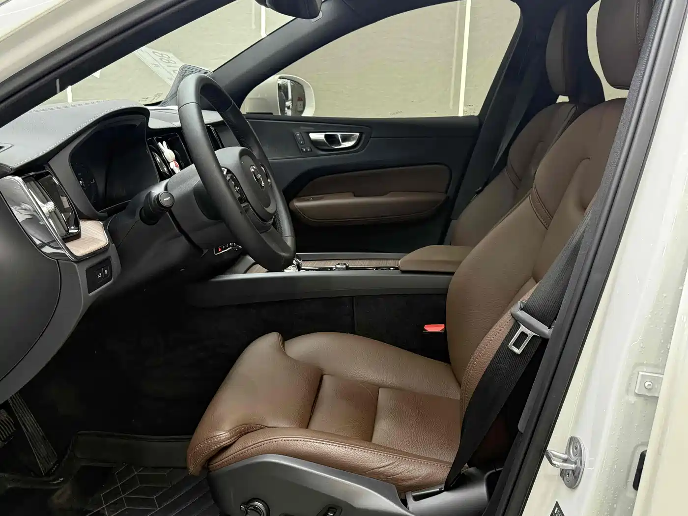 VOLVO XC60 PLUG IN HYBRID